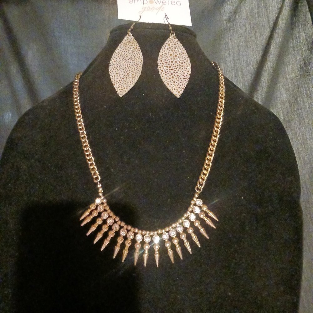 Gold Tone 5 Piece set Jewelry